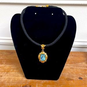 NIB Vintage Avon Choker